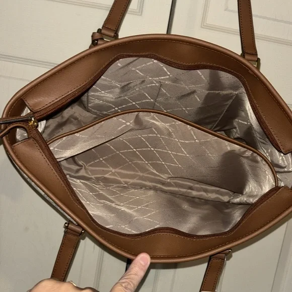MK Lg MF TZ TOTE Sandy Vanilla/ LUGG